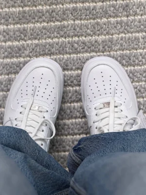 کتونی نایکی Nike Air Force 1 '07 (سفید کلاسیک)